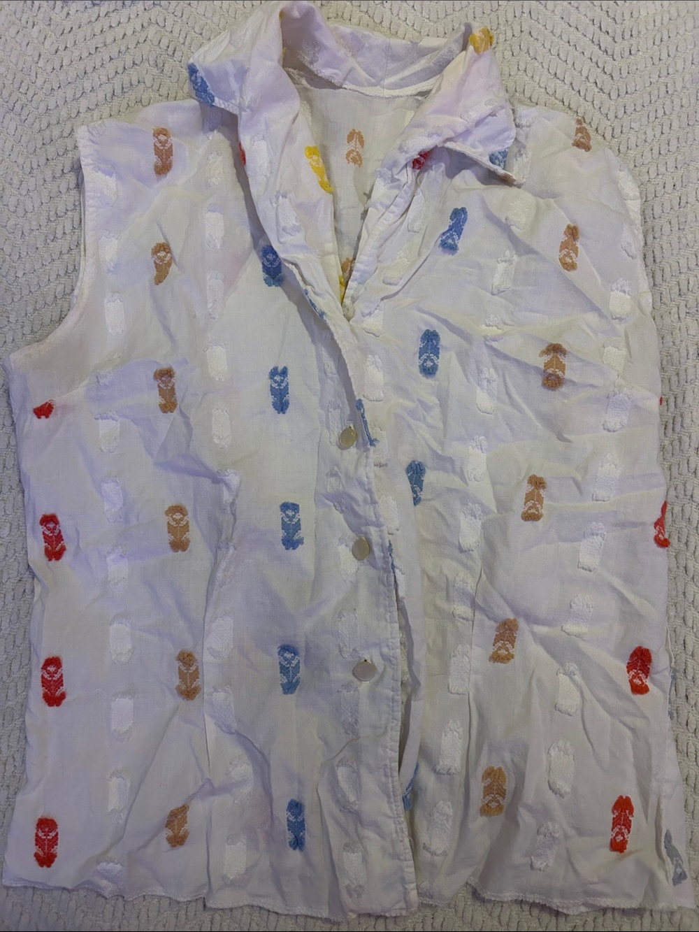 Vintage White Sleeveless Button-Up Top with Colorful Embroidered Icons